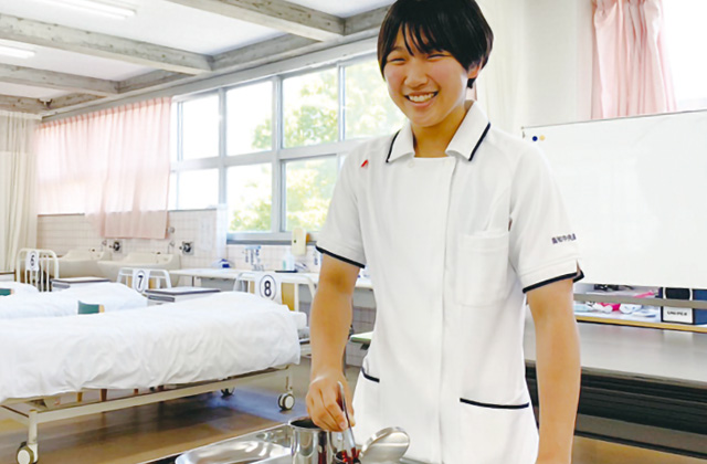 基礎看護学の技術演習の様子 写真